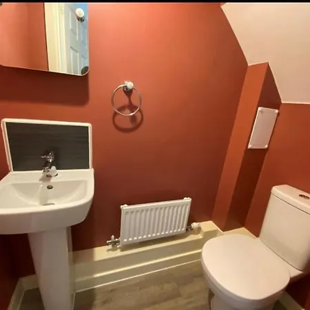 2 Double Bedroom House Bristol